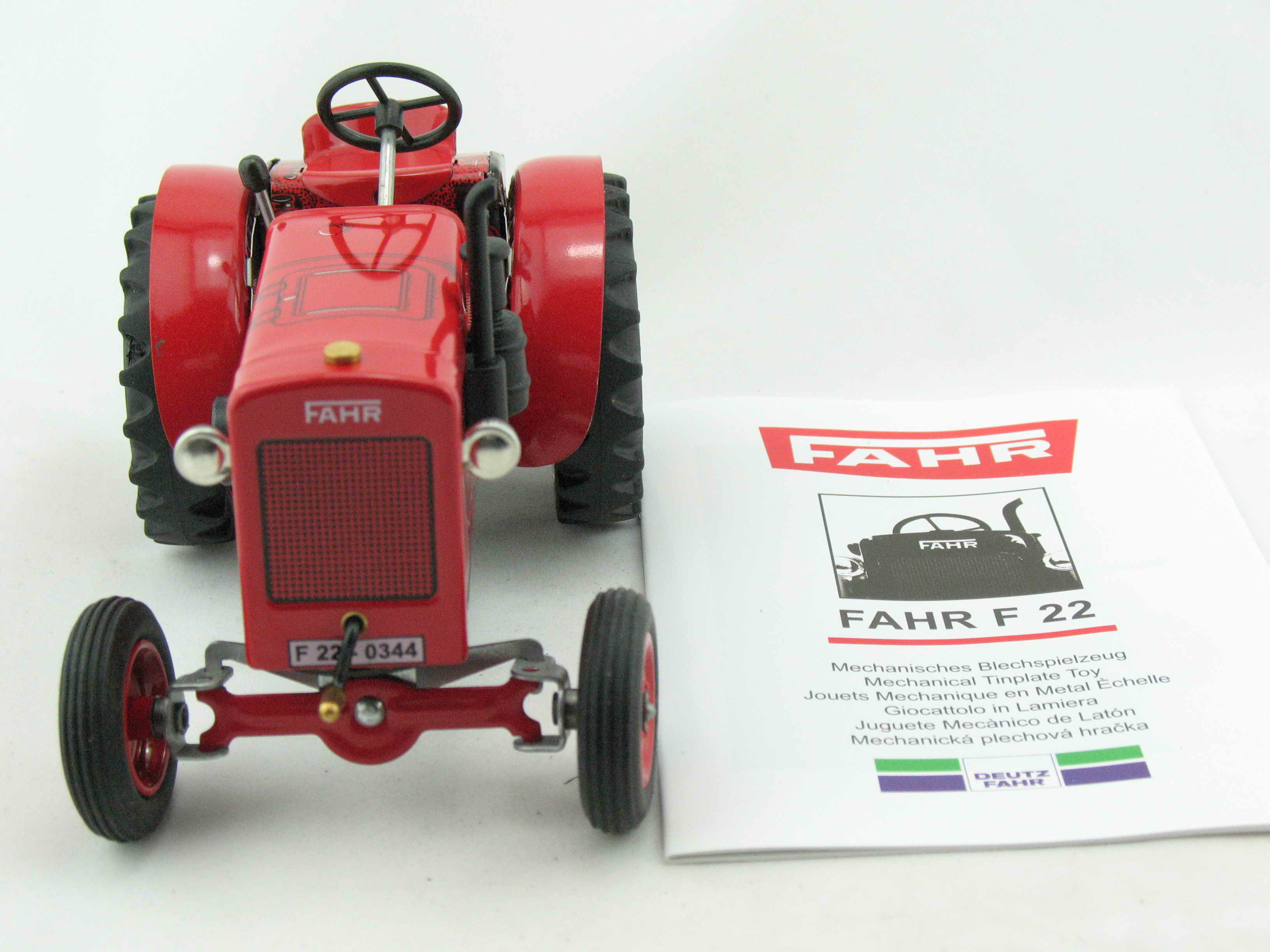 Traktor FAHR F22 von KOVAP - Blechspielzeug
