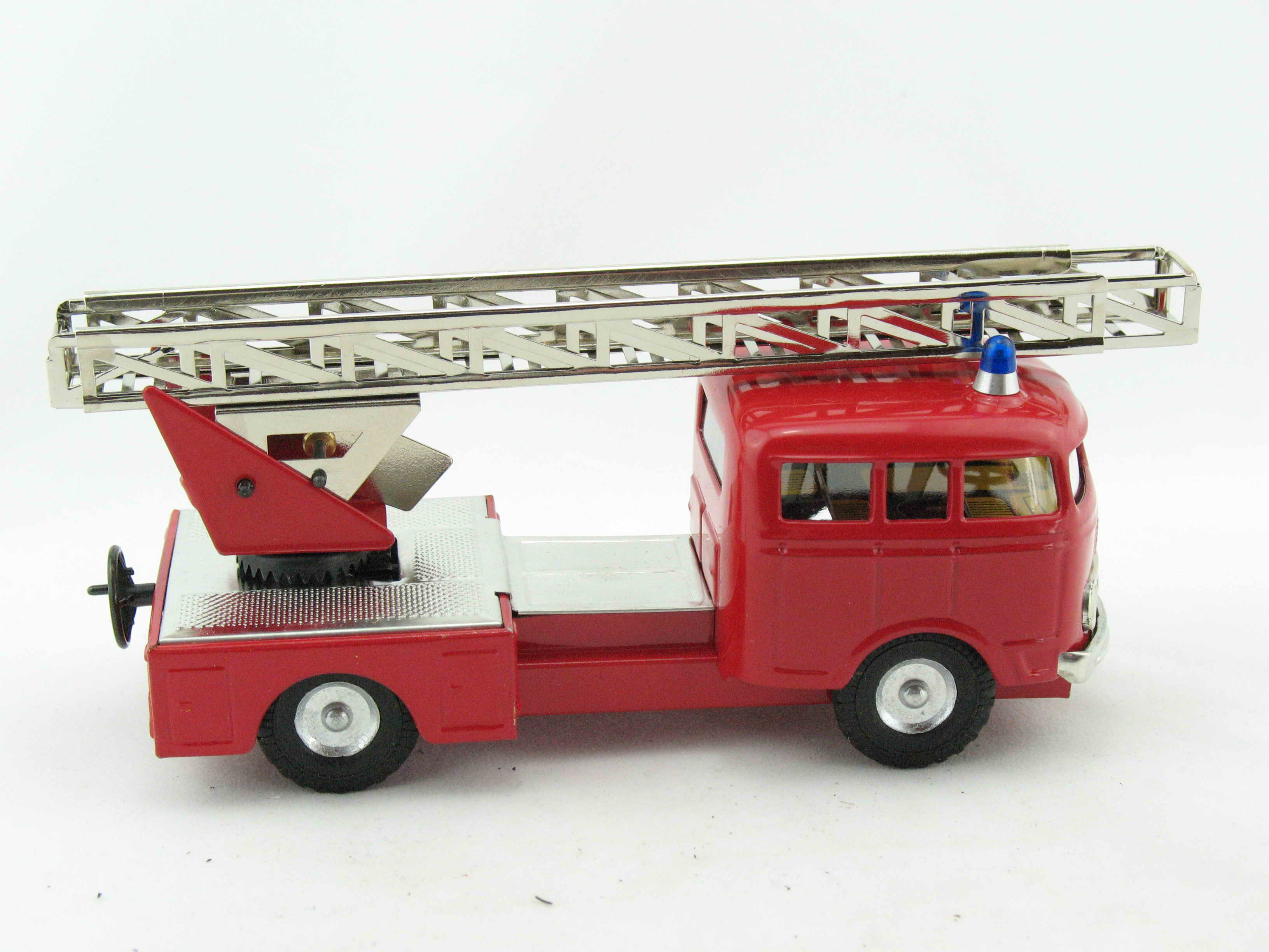 Mercedes MB335 LKW Feuerwehr-Leiterwagen von KOVAP - Blechspielzeug
