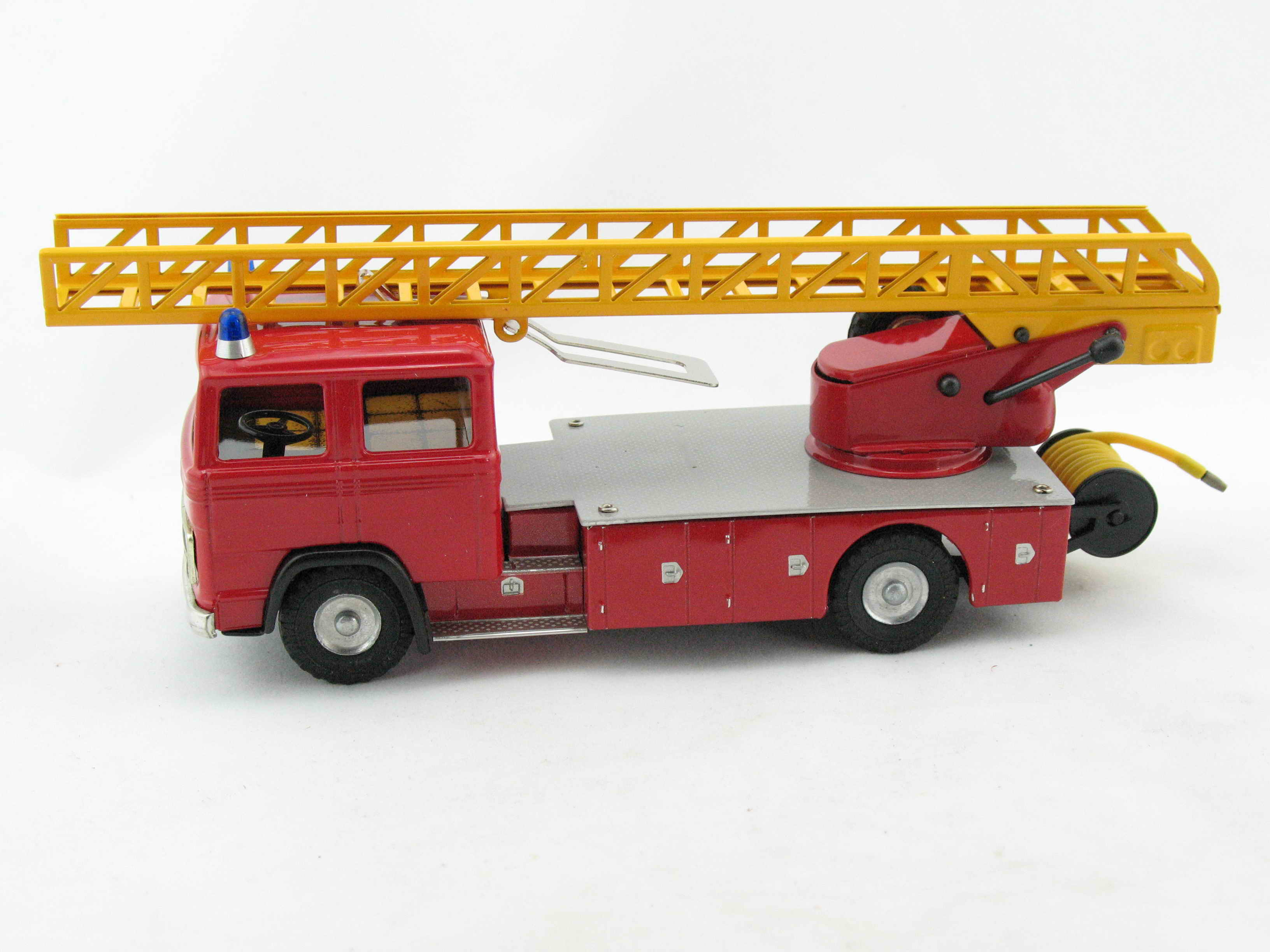 Mercedes LKW Feuerwehr Leiterwagen von KOVAP - Blechspielzeug